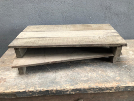 Oud vergrijsd houten offerplank plank opstapje dienblad hout stoer