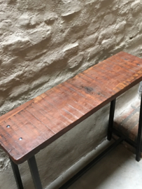 Ijzeren consoletable tafel met houten blad schoolbankje sidetable werkbank industrieel vintage landelijk tafel