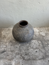 Prachtige vergrijsd antieke claypot Nepal kruik stenen vaas pot landelijk stoer sober vintage 46 x 41 cm