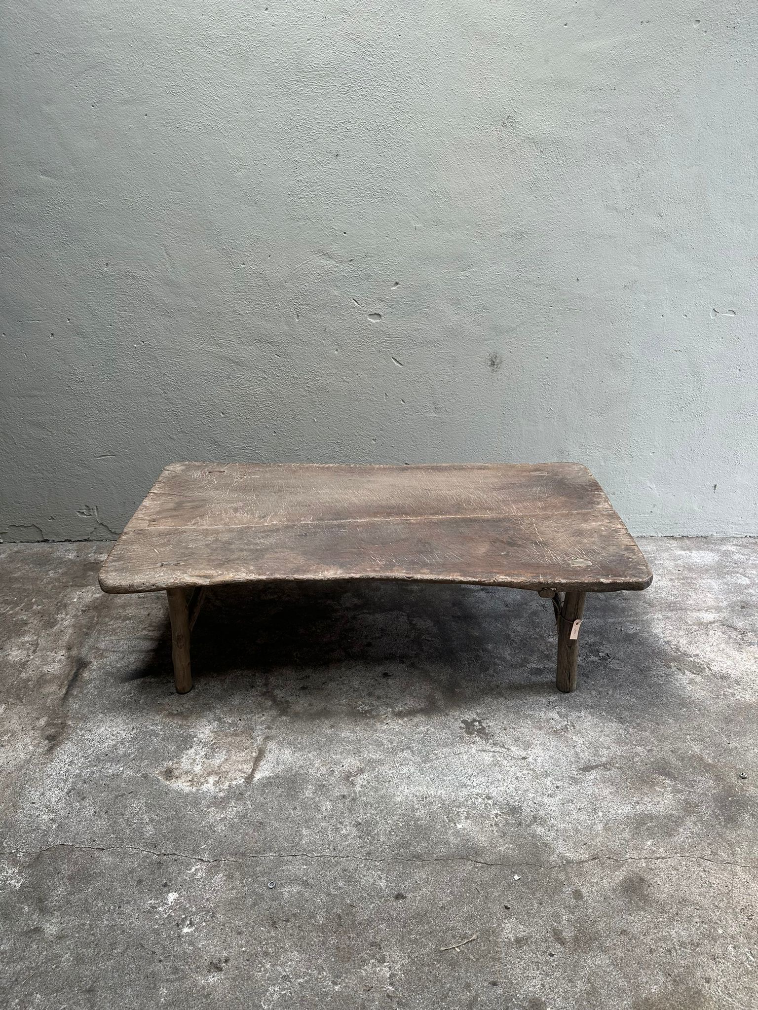Prachtige organische oude vergrijsd houten salontafel lounge tafel landelijk stoer sober 125 x 60 x H38 cm