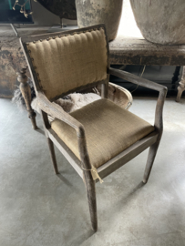 Prachtige oude vergrijsd houten stoel stoelen met jute stoffen zitting armleuning fauteuil landelijk sober shabby chique