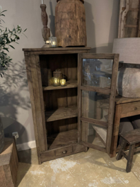 Hele stoere unieke oude vergrijsd houten kast kastje vitrinekast keukenkast glaskast landelijk 153 x 77 x 40 cm