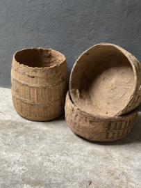 Prachtige oude hoge rieten Leemmand basket vaas korf mand schaal vergrijsd klei landelijk stoer