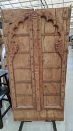 Stoere vergrijsd houten oude deur poort Luik op voet  standaard staand scherm kamerscherm Roomdivider  landelijk stoer industrieel urban