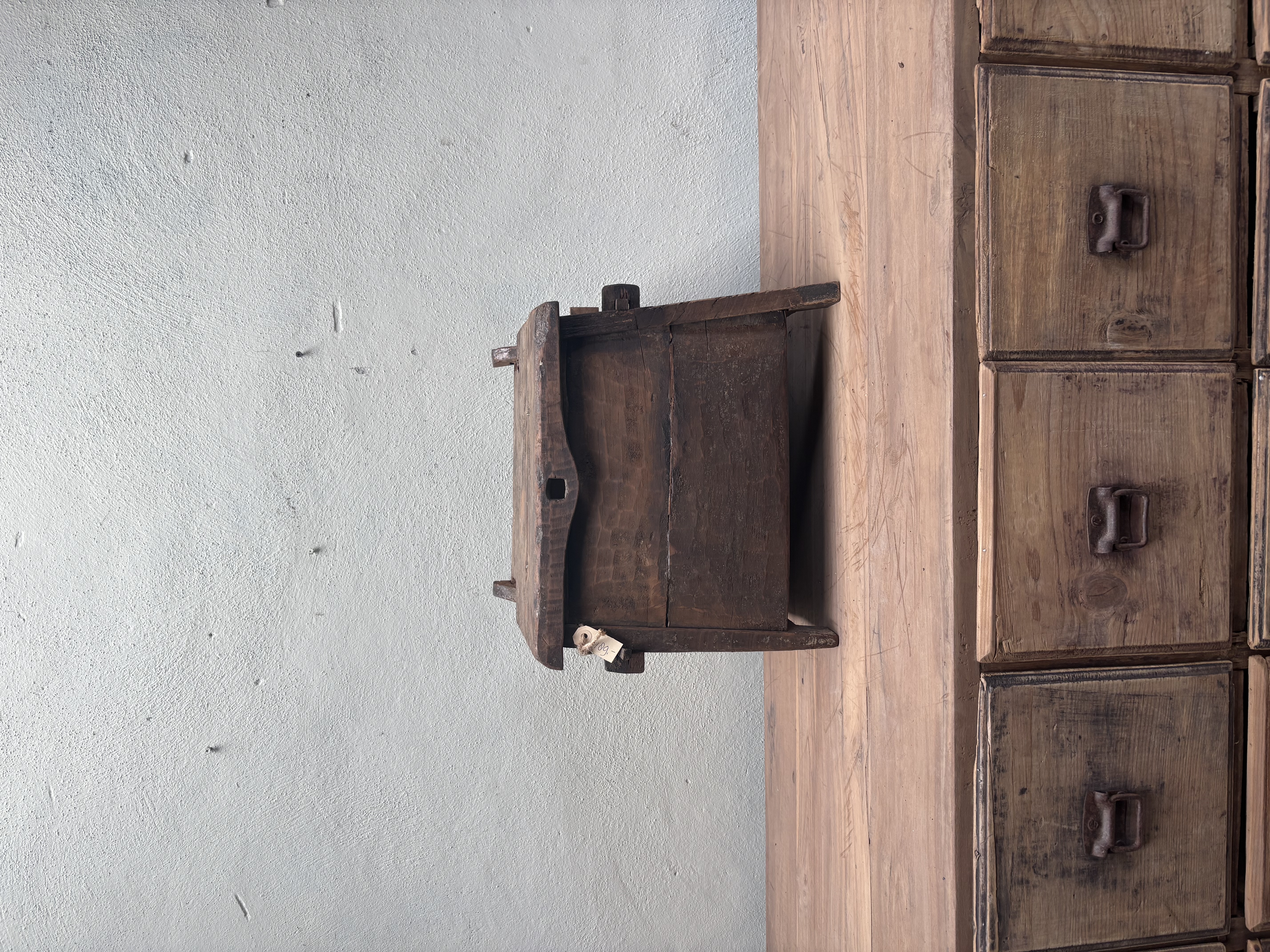 Stoere originele oude houten Himalaya kist kistje dekenkist landelijk klepbank nr 39