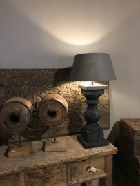 Stoere vergrijsd mat zwart antraciet zwartbruine houten balusterlamp stoer industrieel ballusterlamp tafellamp 45 cm tafellamp landelijk stoer robuust