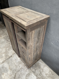 Stoere oud houten kast  met schuifdeur en 4 lades 121 x 87 x 46 cm keukenkast oud hout landelijk stoer industrieel