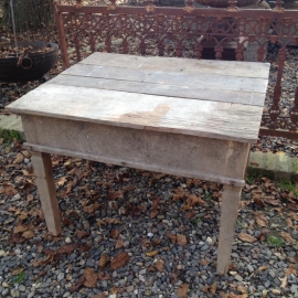 Prachtige originele oude vergrijsd houten tafel salontafel bijzettafel landelijk stoer vergrijsd hout houten tafel