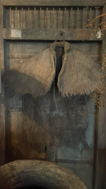 Gaaf groot uniek item wanddecoratie regenjas jute wandpaneel cape  vintage vergrijsd oud