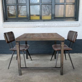 Stoere industriele eettafel tafel vierkant klaptafel landelijk vintage zwart metalen frame houten blad