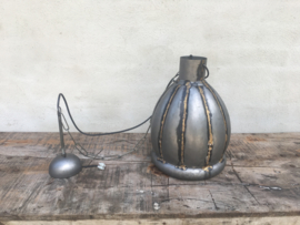 Stoere industriele hanglamp lamp korf S smal small klein stallamp grijs zink pompkin pompoen model korflamp fabriekslamp industrieel grijs grijze metaal metalen landelijk zink staal metaal grijs