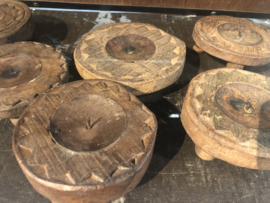 Oude houten kandelaar stoer landelijk vintage