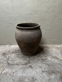 Prachtige grote stenen kruik bloempot vaas landelijk sober grijs beige vergrijsd H73 x 65 cm