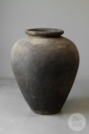 Prachtige authenthieke stoere grijs bruine donkere grote stenen kruik pot vaas olijfkruik bruin grijs H81 x D65 cm