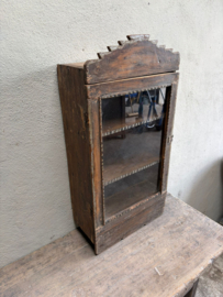 Heel leuk uniek oud brocant kastje vitrinekastje glaskastje wandkastje landelijk H74 x 36 x 17 cm