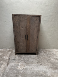 Grote 2 deurs kast H140 x 81 x 40 cm railway truckwood houten kast linnenkast keukenkast planken legplanken industrieel stoer landelijk SEP