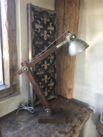 Industrieel metalen houten  lamp lampje buro bed leeslampje tafellamp tafellampje wandlamp industrieel landelijk grijs stoer metaal vintage hout metaal zink grijs bruin