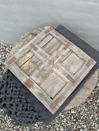Oud vergrijsd houten luikje luik paneel Wandpaneel 36 x 36 cm