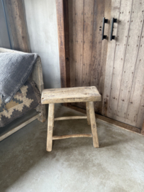 Grote grove vergrijsd houten kruk zadelkruk tafeltje bankje landelijk stoer J123