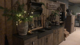 Stoer vergrijsd houten keukenblok keuken keukentje (buiten)keuken oud Elmwood 260 cm met hardstenen blad en dubbele wasbak landelijk stoer grijs