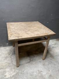 Stoere vergrijsd houten tafel eettafel China Chinees Chinese keukentafel 86 x 81 x H86,5 cm verkooptafel hoektafel bijzettafel landelijk stoer metalen studs