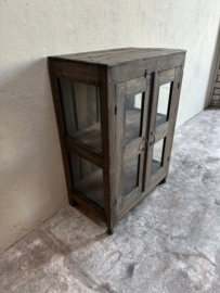 Hele stoere unieke oude vergrijsd houten kast kastje hal keuken servies vitrinekast keukenkast glaskast landelijk 108 x 64 x 29 cm