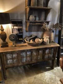 Oude stoere landelijke houten sidetable wandtafel keukentafel kookeiland toonbank bar bartafel counter balie origineel old table 150 x 50 x H77 cm sideboard ruw oud hout