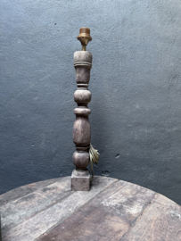 Oude vergrijsd houten balusterlamp voet lampevoet hout landelijk stoer aura Peeperkorn nr 4