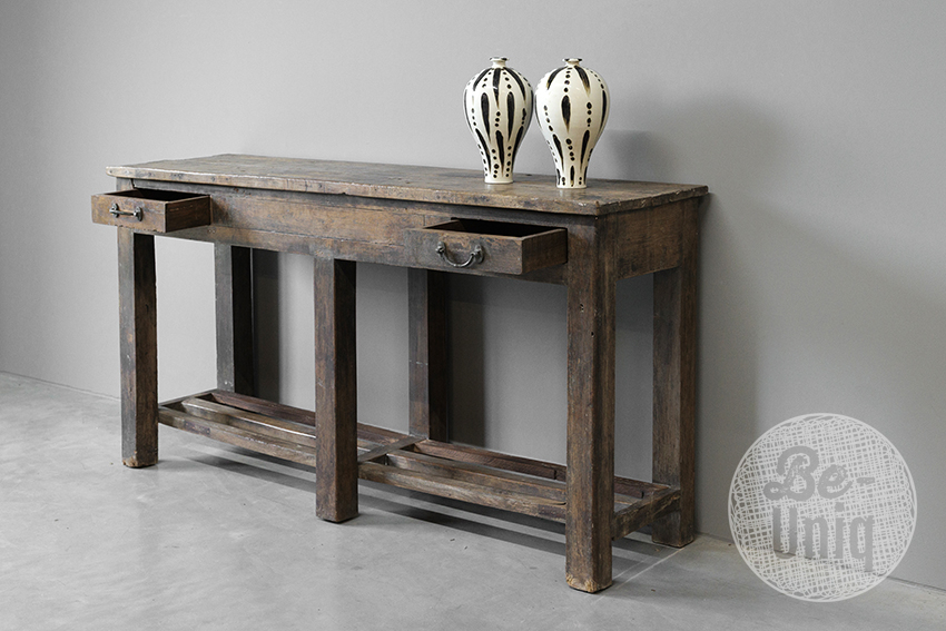 Oud doorleefd houten sidetable wandtafel halkastje landelijk stoer vintage industrieel ladekast ladekastje
