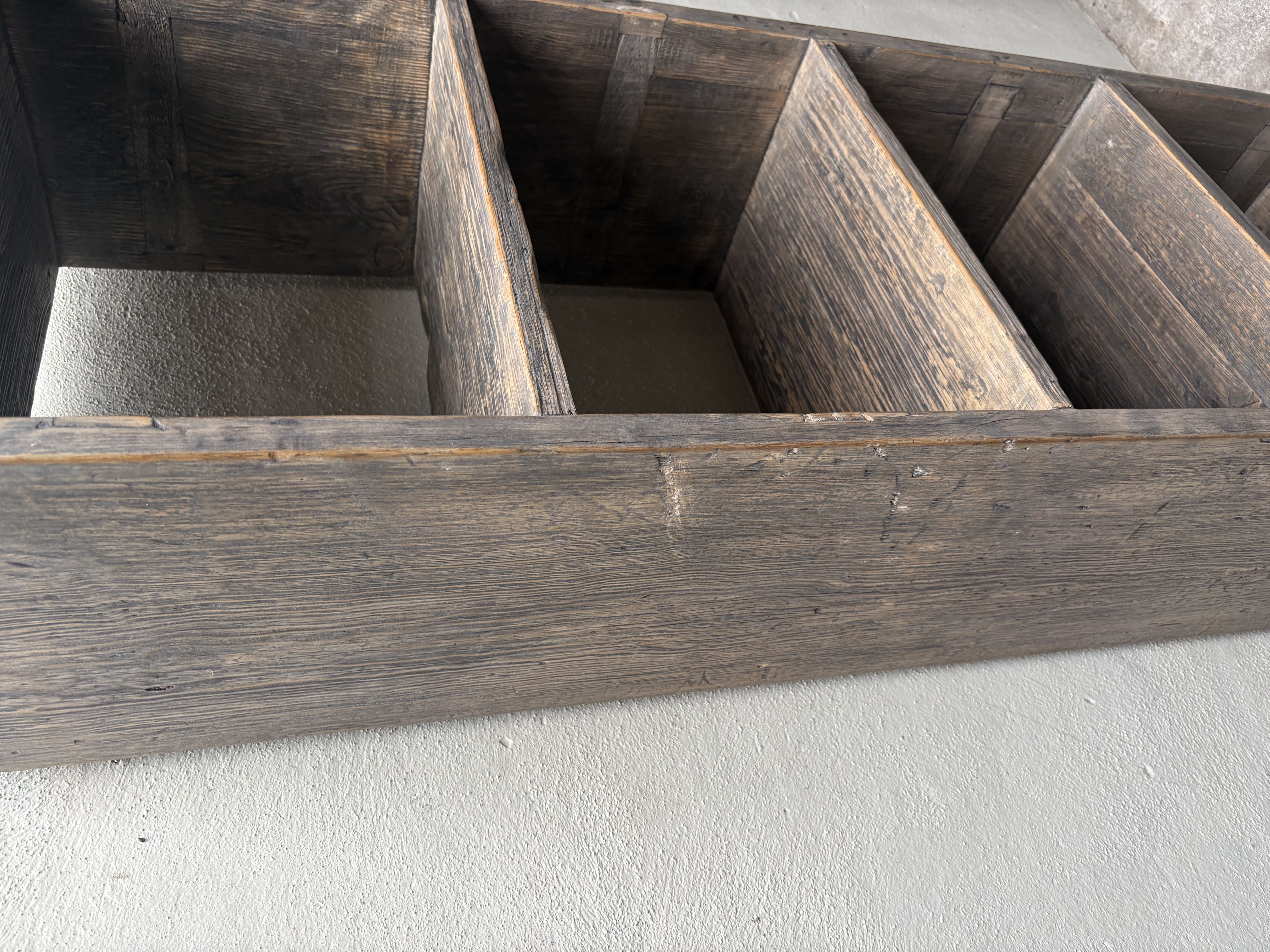 Stoer oud houten hout kast kastje schap rek vakken vakkenkast handdoeken schoenen rek schap industrieel landelijk vintage