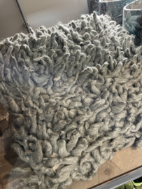 Heel stoer grof kussen cushion inclusief vulling khaki army groen stoer sober landelijk 45 x 45 cm STOER!