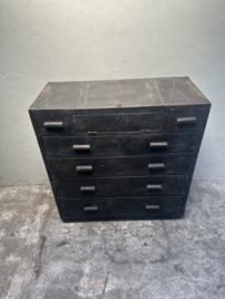 Stoer landelijk oud vegrijsd houten kast kastje desk buro toonbank dressoir commode ladekast Sidetable wandtafel commode met klepje