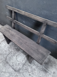 Stoere oude vergrijsd doorleefd houten bank 136 cm bankje tuinbank veranda eetkamerbank landelijk stoer vintage boerenbank stoer nostalgie