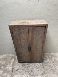 Grote 2 deurs kast H140 x 81 x 40 cm railway truckwood houten kast linnenkast keukenkast planken legplanken industrieel stoer landelijk SEP