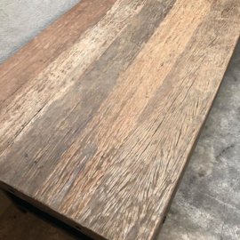 Stoere landelijke industriële tafel eettafel 220 x 95 cm bassano grof vergrijsd houten blad metalen onderstel poten industrieel stoer