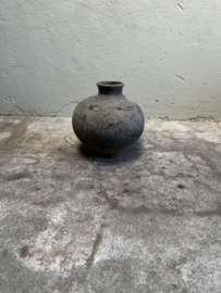 Prachtige vergrijsd antieke claypot Nepal kruik stenen vaas pot landelijk stoer sober vintage 34 x 33 cm