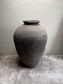 Grote oude grijs stenen kruik H132 cm vaas bloembak bloempot pot grijze mega landelijk olijfpot olijfkruik waterkruik nr 50