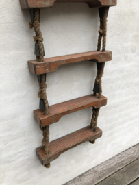 Originele oude scheepsladder touwladder trap trapje landelijk industrieel vintage