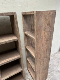 Stoere hoge smalle oude vergrijsd houten kast railway keukenkast roomdivider kamerscherm boekenkast legplanken schap rek winkel truckwood landelijk robuust boekenkast 160 x 50 x D35 cm schap handdoeken badkamer keuken rek grof stoer hout SEP