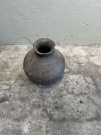 Prachtige vergrijsd antieke claypot Nepal kruik stenen vaas pot landelijk stoer sober vintage 37 x 34 cm