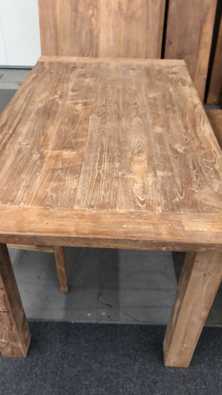 Stoere grove teakhouten tafel met blokpoten en dik tafelblad  180  x 90 cm landelijk stoer robuust