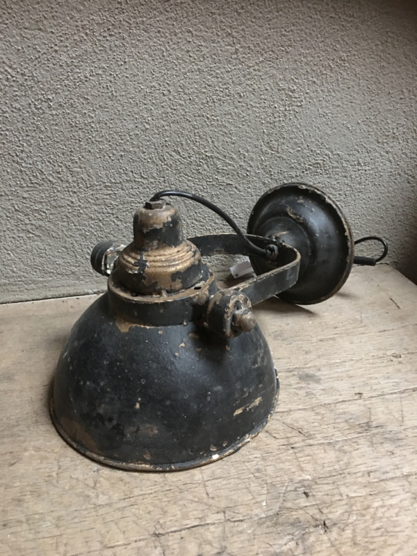 einde Ambassadeur Blijkbaar Industriële metalen spot spotje wandlamp lamp spots zwart zwarte binnenkant  old oud oude look industrieel landelijke stijl stoer wandlamp kap metaal  verstelbaar landelijk stoer vintage | Verlichting lampen | 't Jagershuis