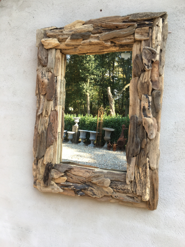Grote vergrijsd houten spiegel drijfhout landelijk driftwood 100 x 80 cm Spiegels | 't Jagershuis