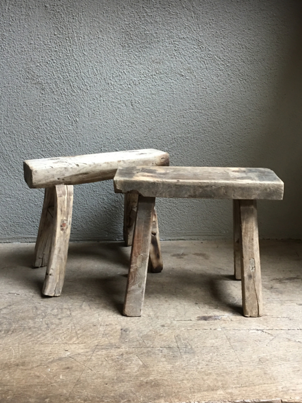 vloot aanvulling Uitrusting Klein oud houten krukje opstapje krukjes bankje kruk landelijk stoer oud  vensterbankje doorleefd vergrijsd industrieel brocant klein hout vintage  robuust | Decoratie | 't Jagershuis