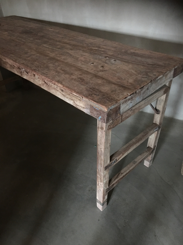 Stoere oude houten sidetable buro bureau klaptafel doorleefd