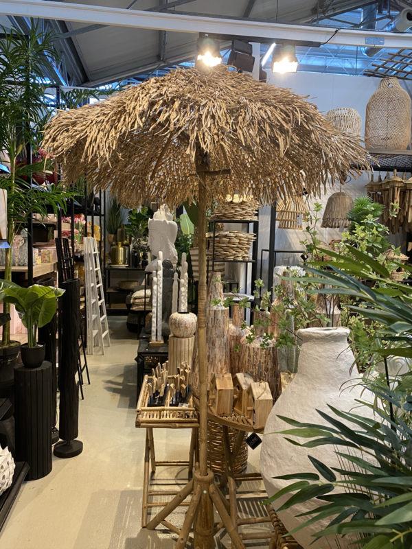 Rieten “ stro parasol zonnescherm palmbladeren 150 cm inclusief voet | Decoratie | 't Jagershuis