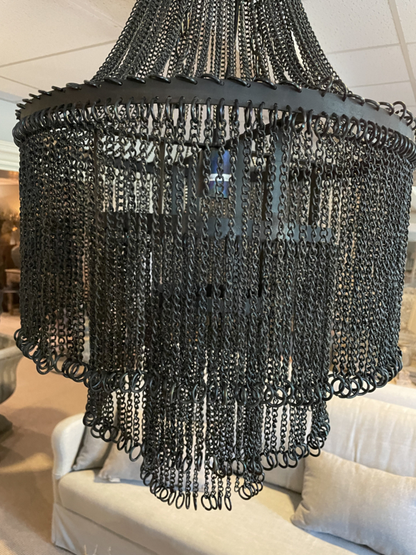 Stoere zwarte metalen hanglamp kroonluchter groot ketting kettingen stoer landelijk industrieel vintage Verlichting lampen | Jagershuis