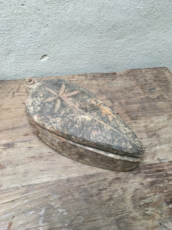 Oud vergrijsd houten doosje box kruidenbakje bakje kandelaar theelicht met deksel schaaltje landelijk stoer oud