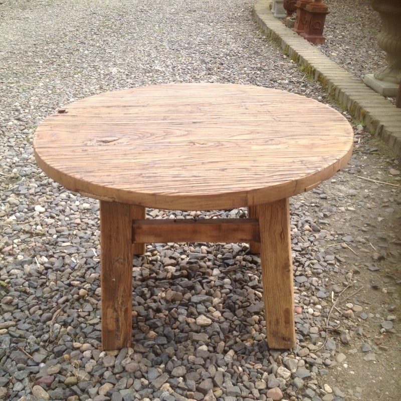 Hele stoere robuuste ronde houten salontafel bijzettafel rond hout nerf stoer landelijk