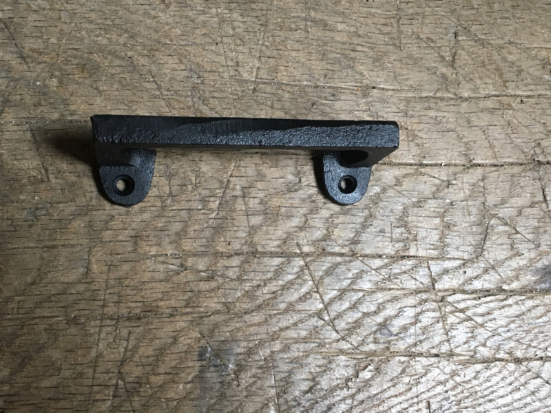 Gietijzeren handgreepje greepje deurknop klein  handvat 11-12 cm zwart landelijk boerengreepje